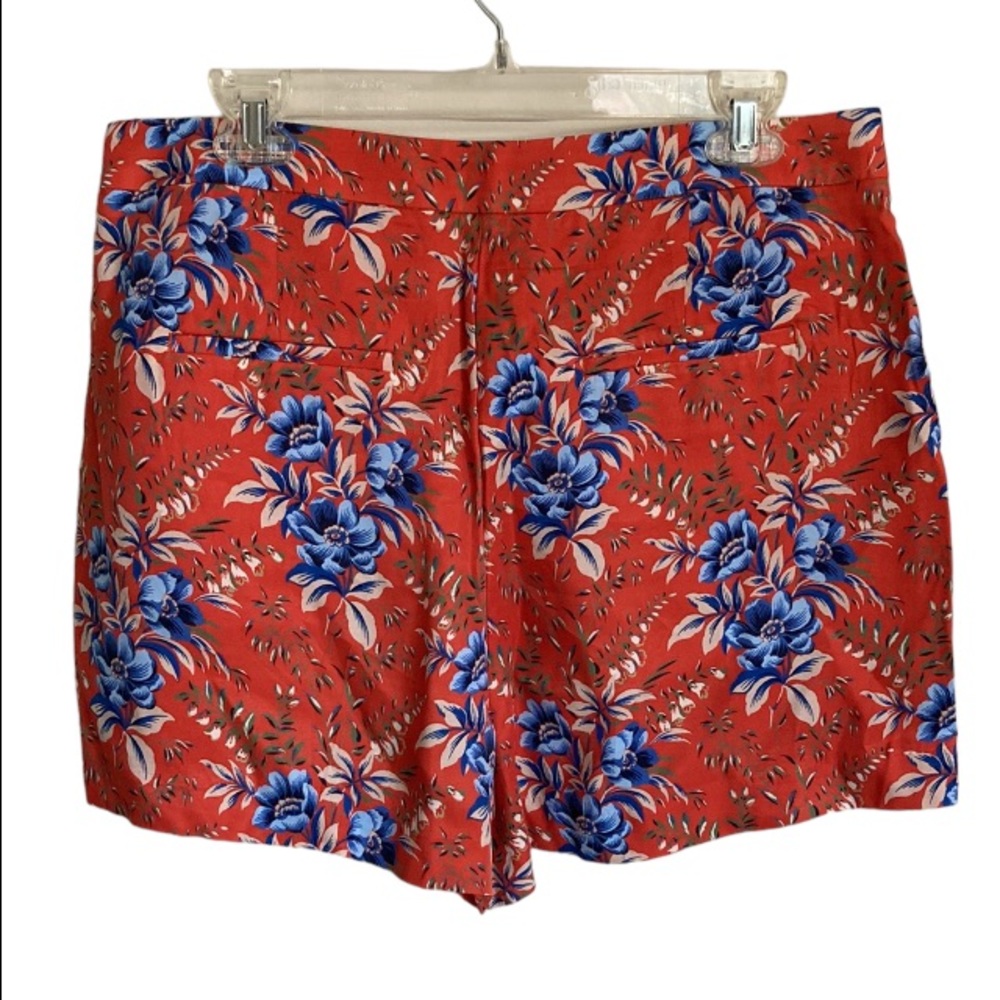 NWT LOFT Pleated Front Floral Print Shorts Size 10 - Picture 2 of 10
